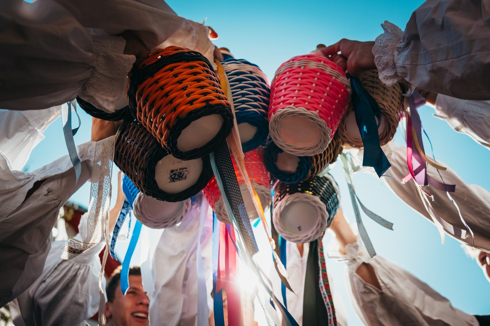 Zdobené demižony při folklórní tradici hodů